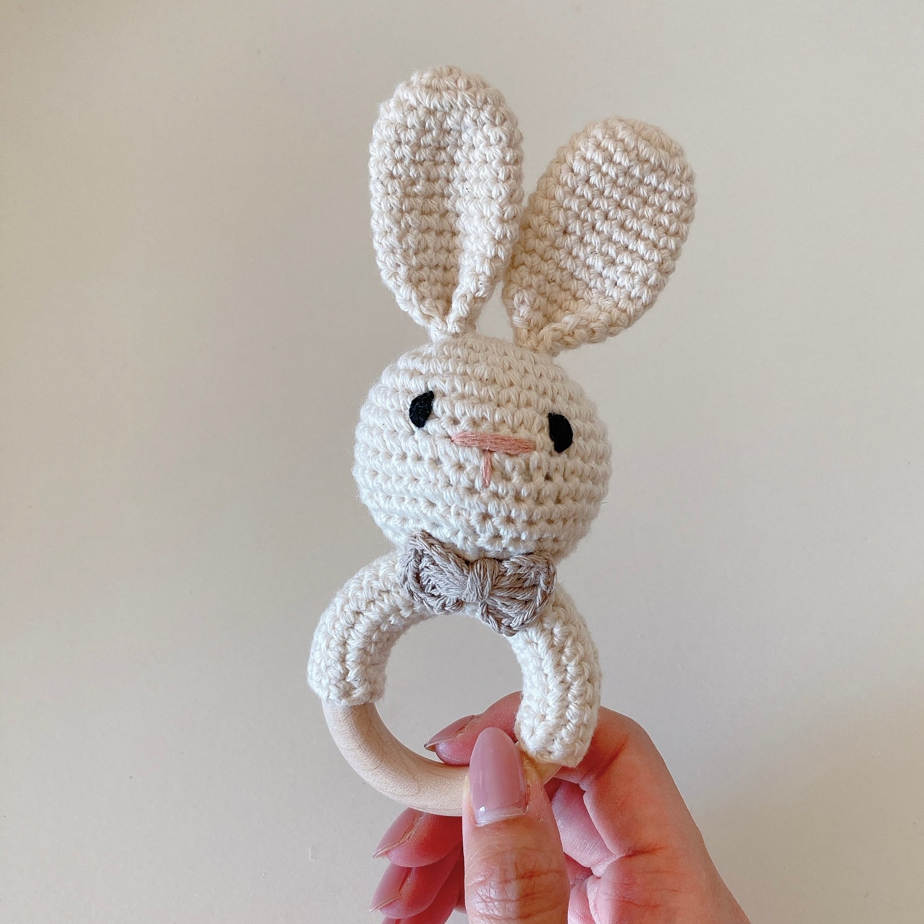あみラトル うさぎ 】 りんりんラトル ウッドリング 編みぐるみ ラトル