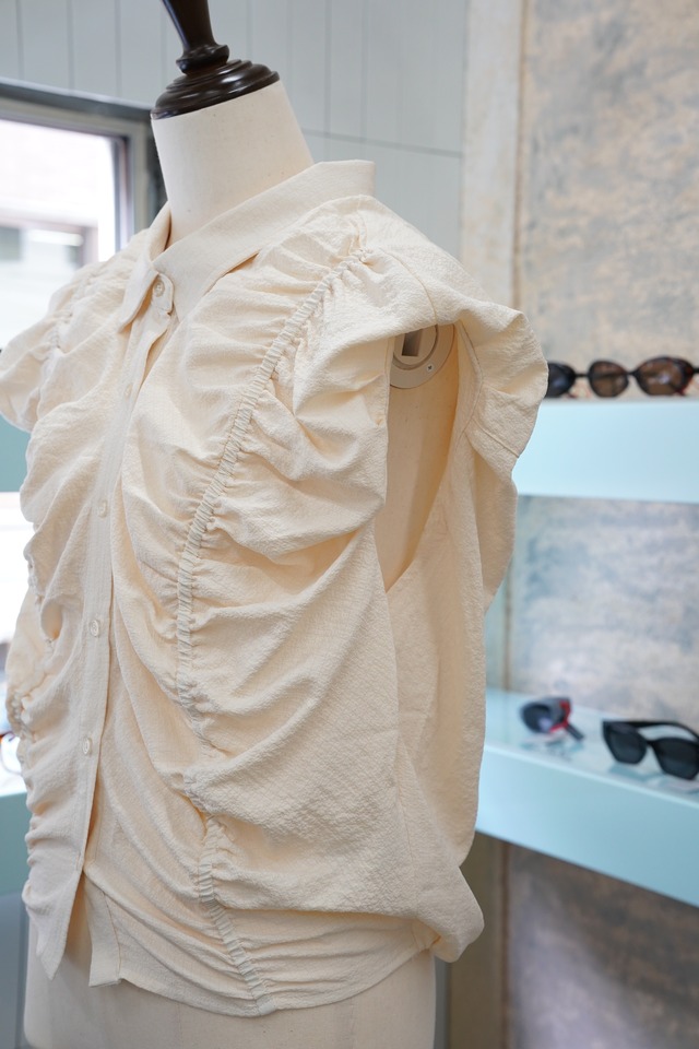 SEERSUCKER D.CODE PUFF BLOUSE