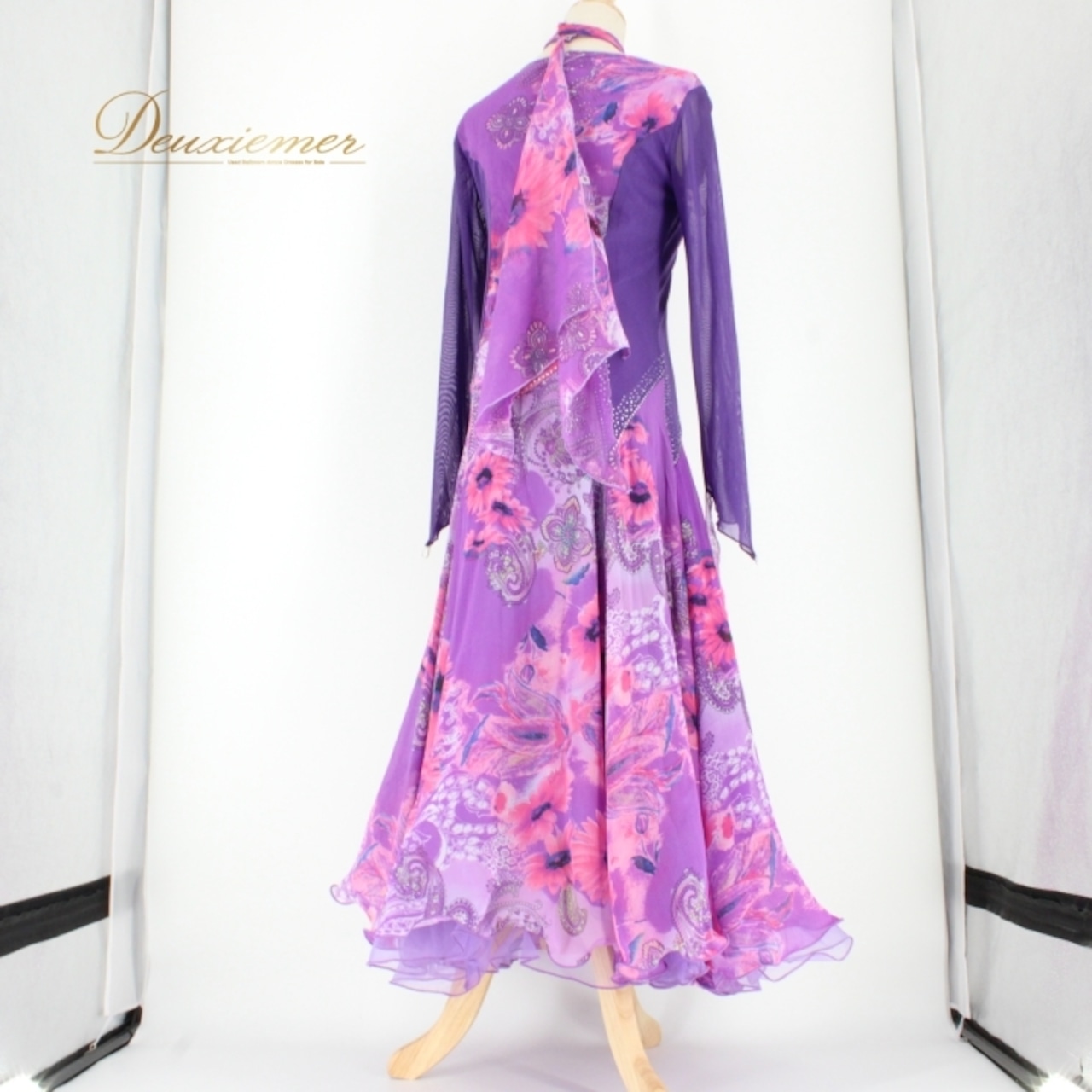 社交ダンス 衣装 スタンダード ドレス ワンピース パーティドレス ラインストーン ICHIOKU イチオク 紫 パープル系 フロート 長袖 花柄 社交ダンス衣装 パーティードレス 舞台衣装 光沢素材 二重スカート 軽やか シルエット ラインストーン付き フロートデザイン 機能性ドレス 可愛いデザイン 花柄プリント 衣装サイズ 美しいカラー ダンス用ドレス 華やか レディース 柔らかい素材 年齢問わず ディスコ衣装 競技用ドレス