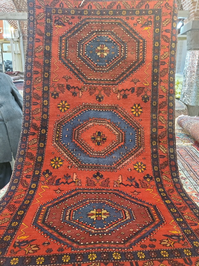 絨毯クエスト51【No.39】※現在、こちらの商品はイランに置いてあります。ご希望の方は先ずは在庫のご確認をお願いします。