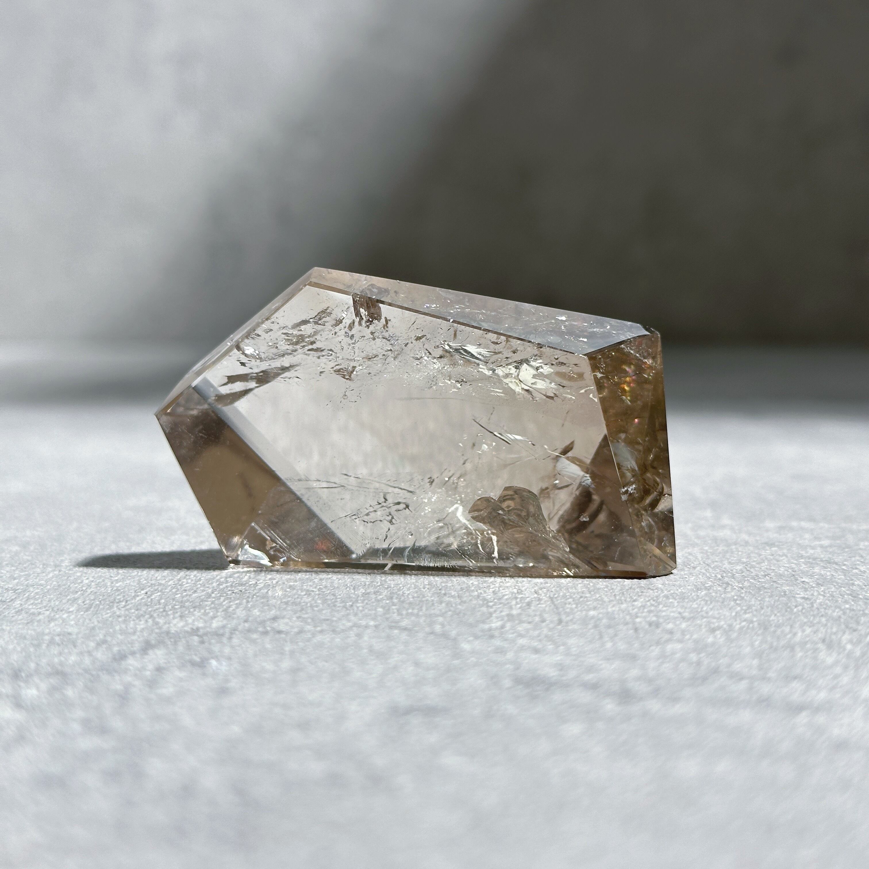 天然石　【高品質】　スモーキークオーツ　虹入り　フリーフォーム 虹◎スモーキークォーツ フリーフォーム31◇ Smoky quartz ◇天然石