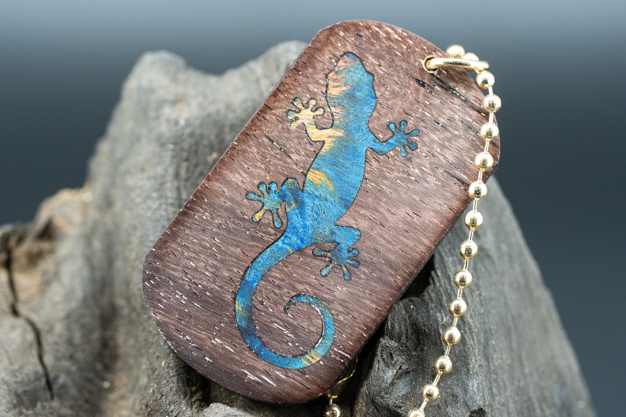 【唐木三大銘木】 紫檀 (ソノケリン) ドッグタグ 象嵌 木登りトカゲ