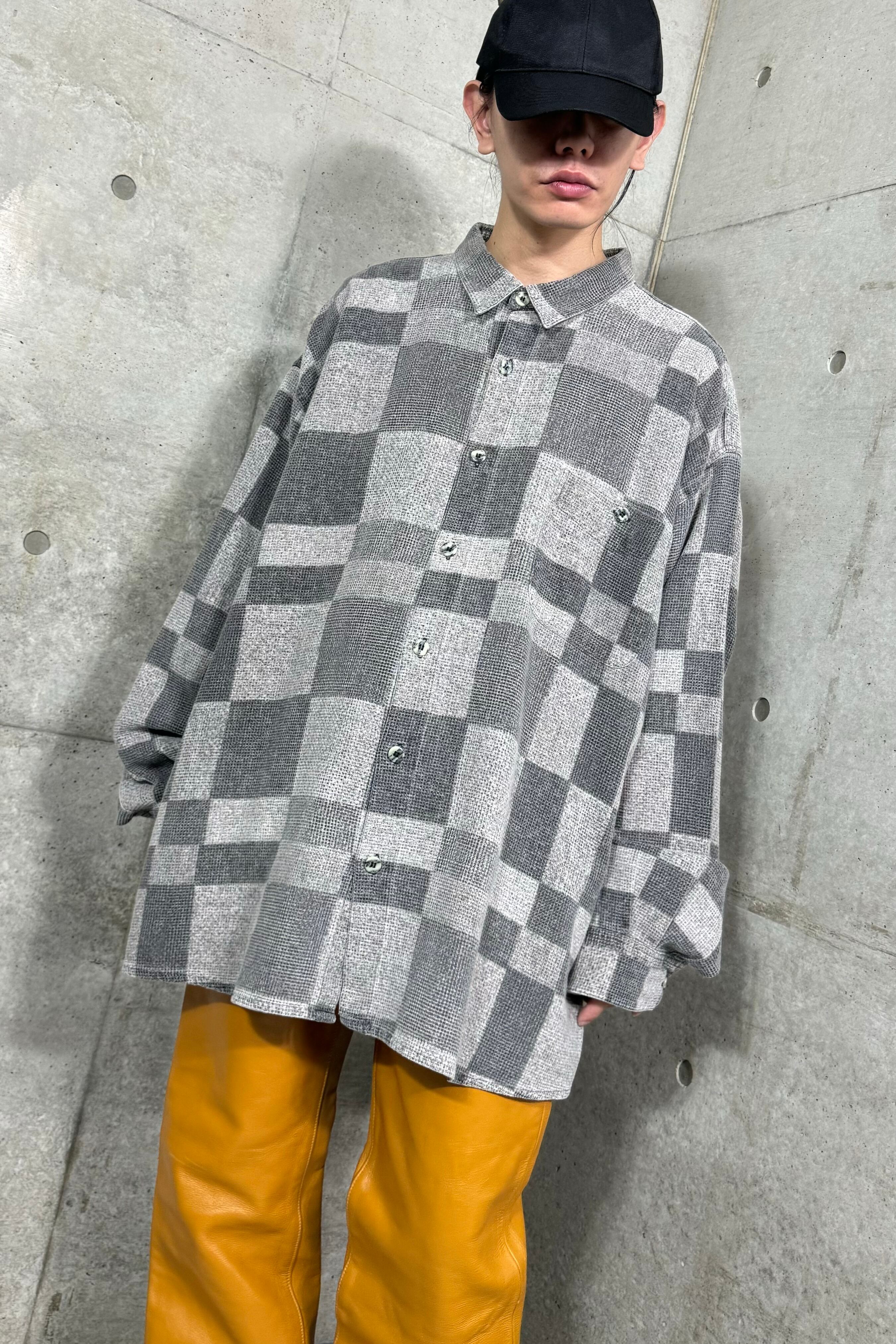 "EU" over silhouette pattern shirt