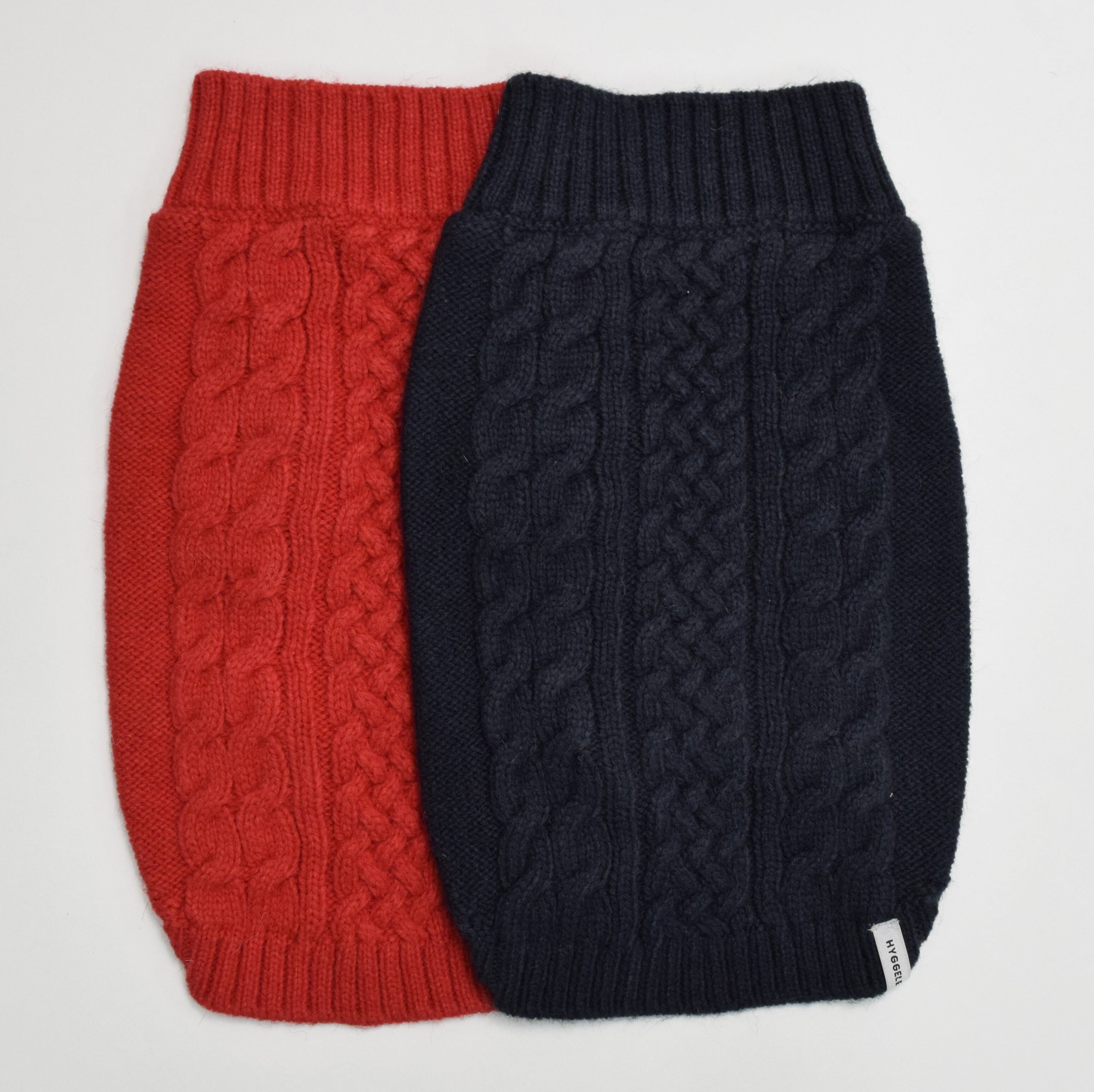 HIGH NECK CABLE KNIT-RED | HYGGELE