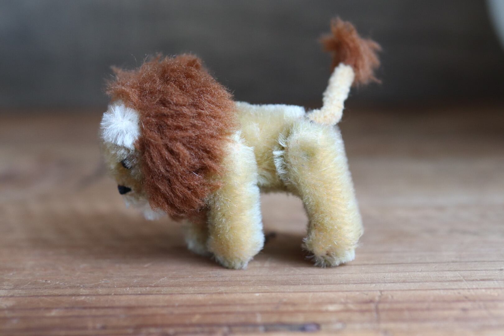 アンティークシュコ ライオン