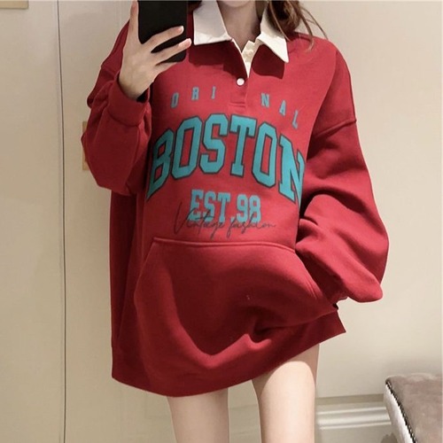 2カラー ポロカラー トップス レッド 大きめロゴ BOSTONプリント 配色 プルオーバー オーバーサイズ ゆったり ルーズ 長袖 レトロ 大人可愛い ガーリー カジュアル a871393991749_rd