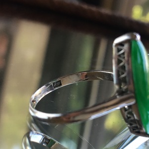 ヴィンテージ プラチナ台に天然翡翠のリング