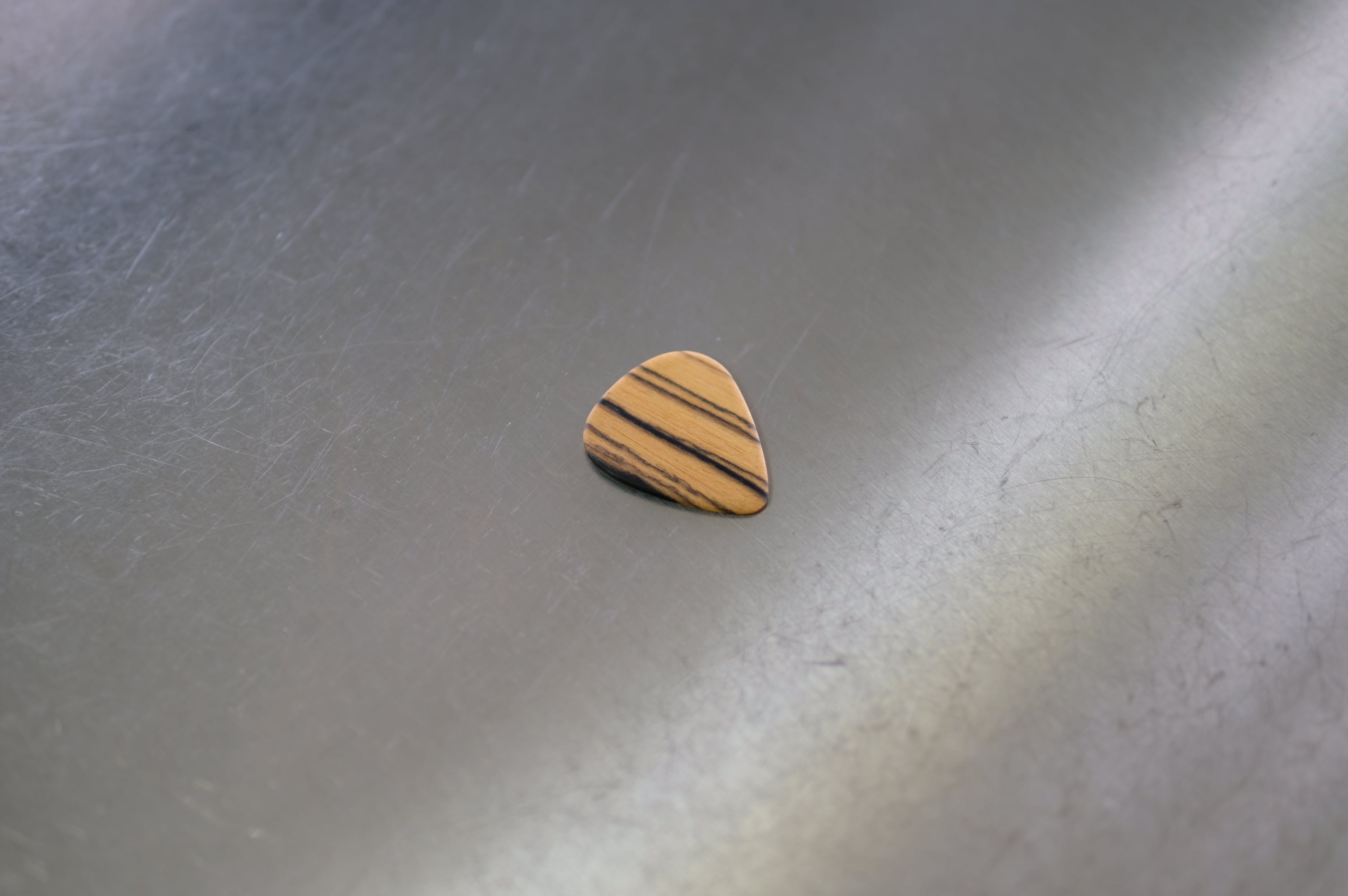 木のピック ペールムーンエボニー | WALTZ GUITAR SHOP