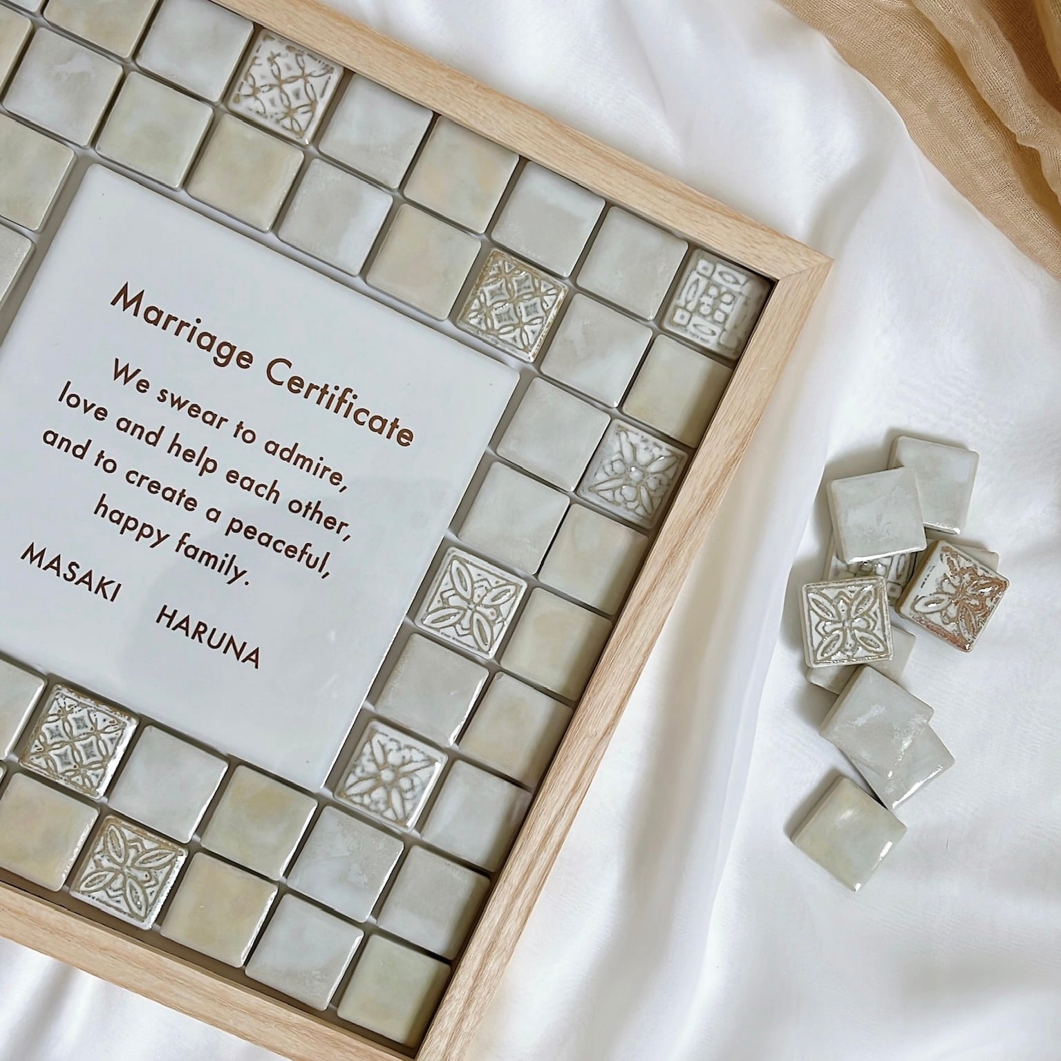 宝石みたいなミニラスティカタイルの結婚証明書 | RIUM Wedding Design