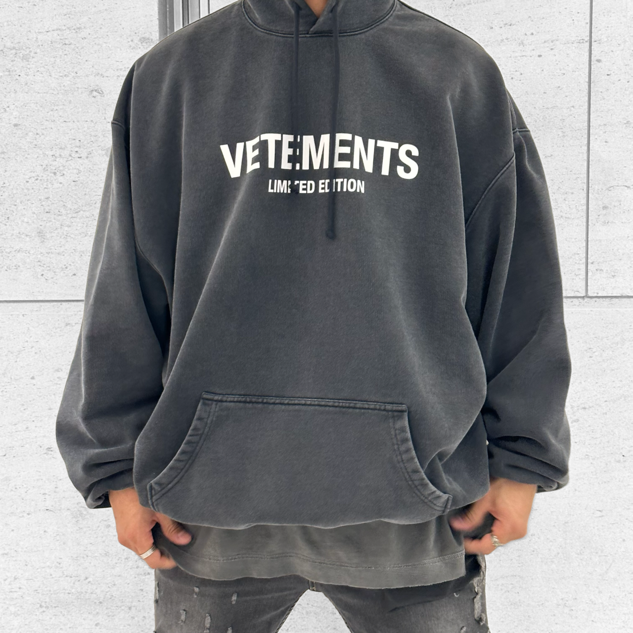 【VETEMENTS】LOGO LIMITED EDITION HOODIE(WASHED BLACK) - 9