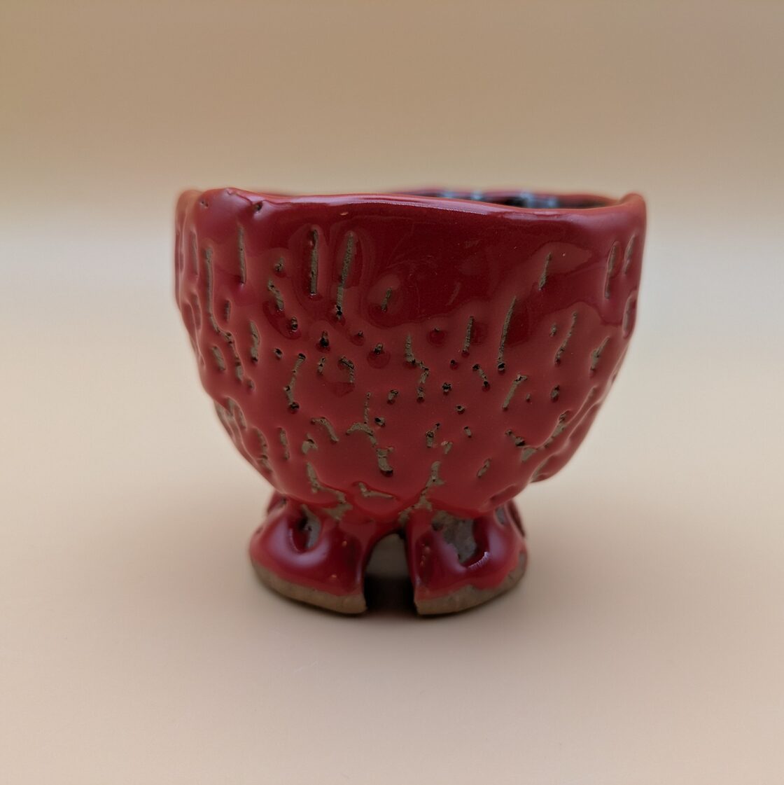 萩焼】 ぐい呑み 7.2cm （赤釉辰砂 鬼萩 暗金色結晶釉 四つ足高台） お 