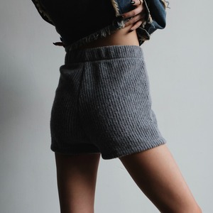 SHORT FIT KNIT S/PT / GRY