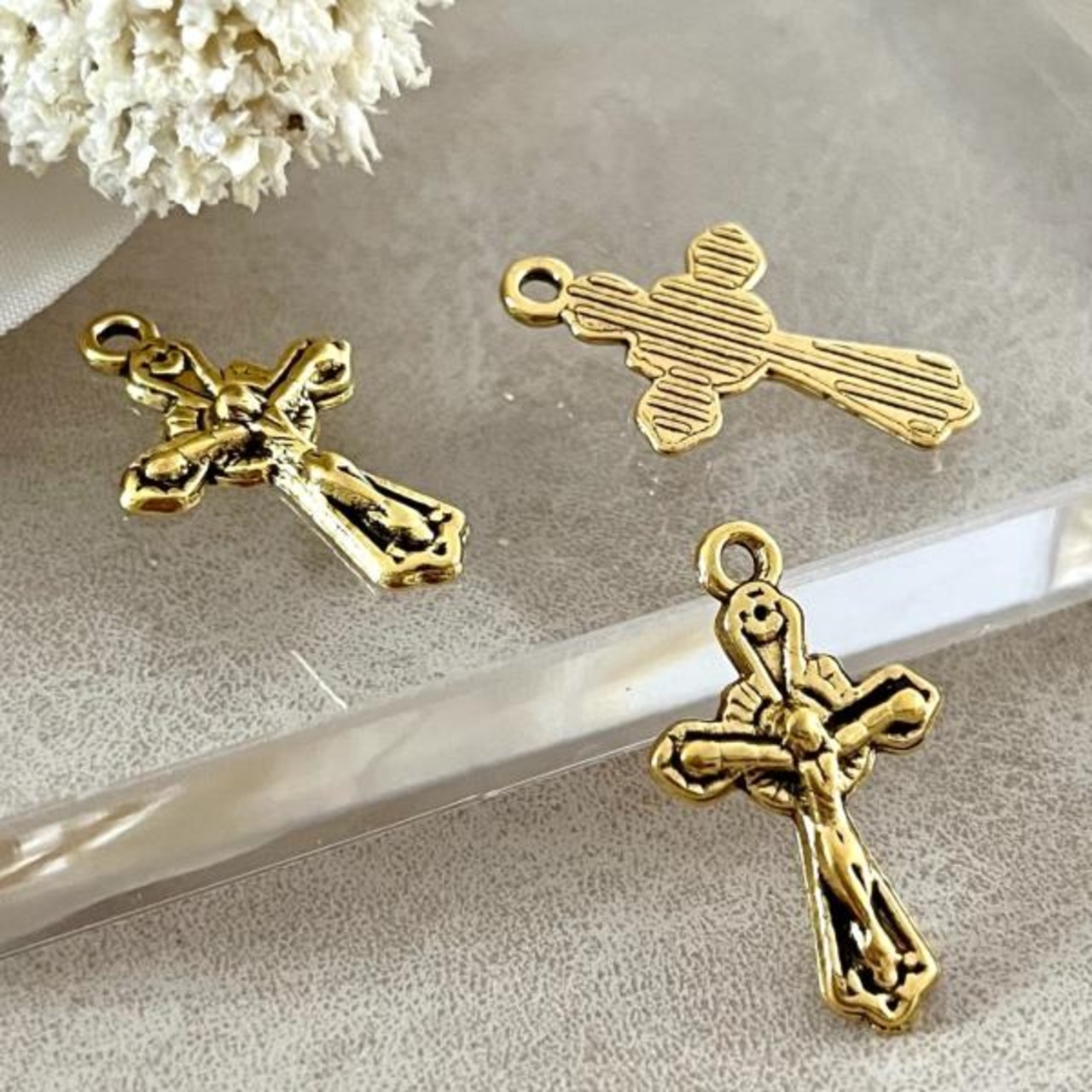 【2個】アンティークゴールドマリア様クロスチャーム/十字架/