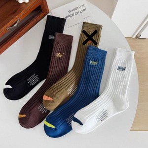 Script embroidery crew socks 1485