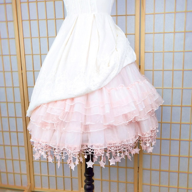 淡色ピンクが映える 星月レース付きチュールパニエ