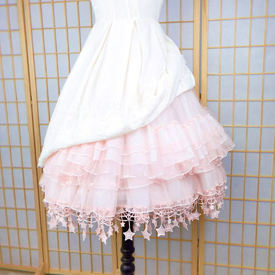 淡色ピンクが映える 星月レース付きチュールパニエ