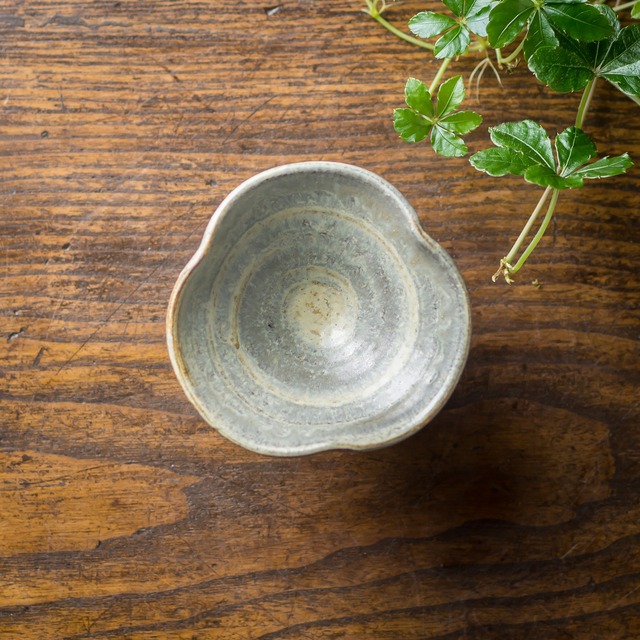 錆浅葱 三輪脚付き小鉢（小鉢・輪花鉢）／吉永哲子