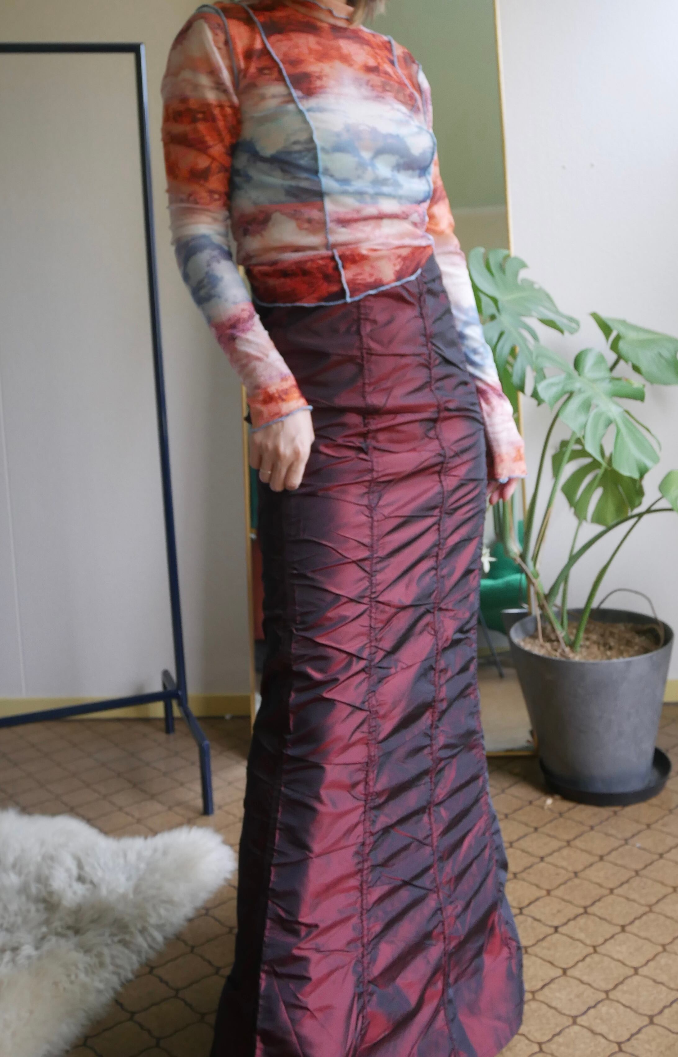 90s〜Iridescent Wine Red Shirring Taffeta Long Skirt