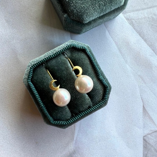 Restock：Crescent Moon Pierced "PEARL"
