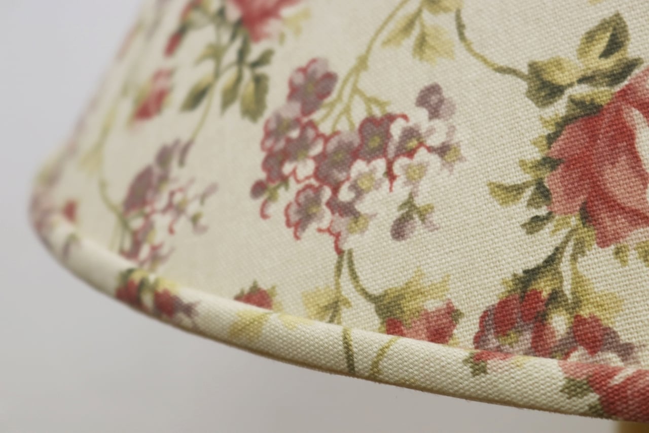 アンティーク　陶器　花柄　電気スタンドライト(送料無料)【最終価格】 アンティーク 陶器 花柄 電気スタンドライト(送料無料)【最終価格】