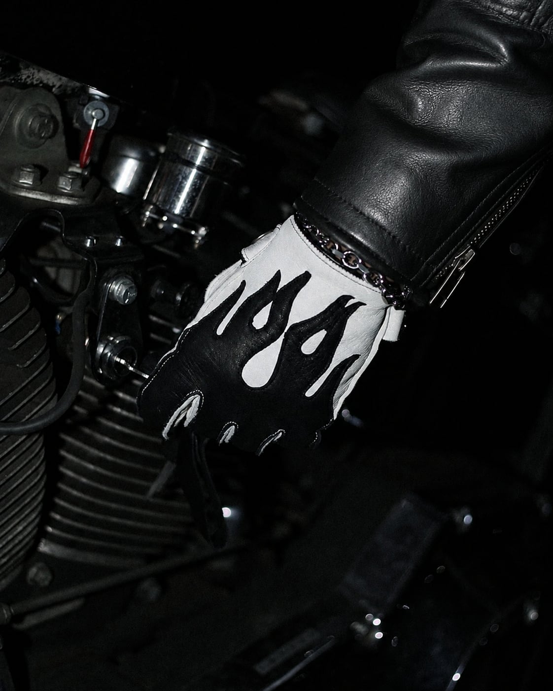 本革/送料無料】FLAMES GLOVE/フレイムスバイクグローブ | BARYFROMTHENORM