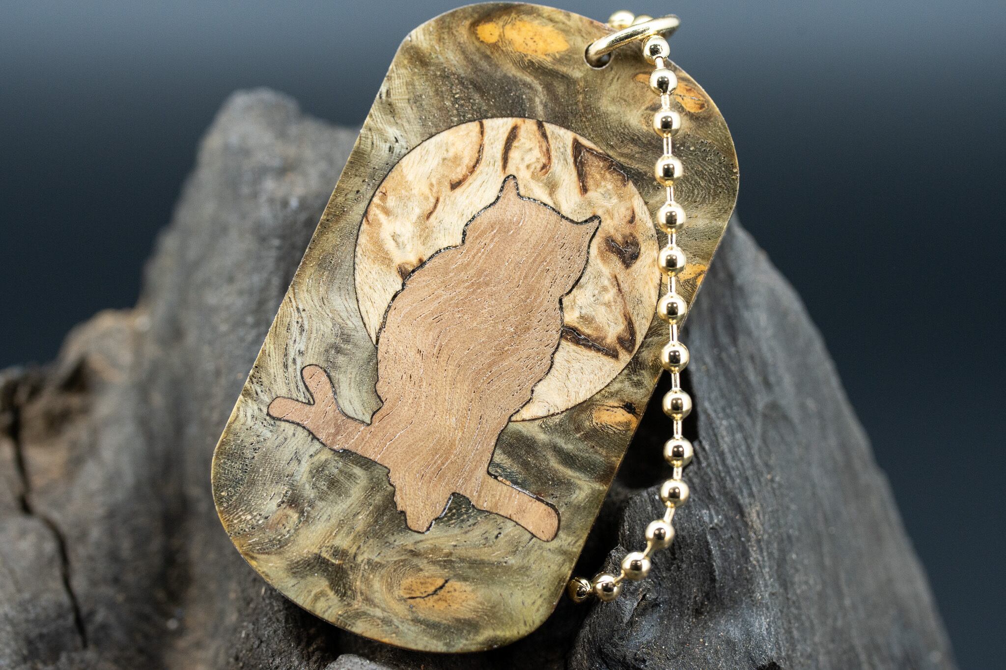 【朱色の銘木】 本花梨瘤 スタビライズウッド ドッグタグ 象嵌 夜とミミズク