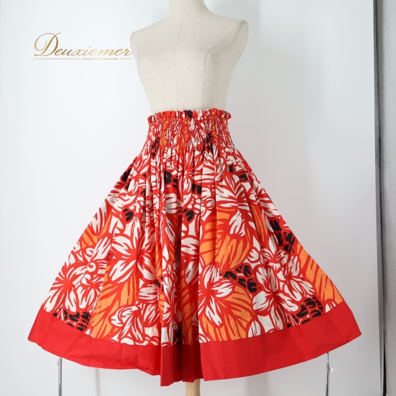 フラダンス 衣装 パウスカート レッド系 トーチジンジャー TorchGinger ハワイアンプリント アロハ フラ ダンス レッスン 練習 スカート 花柄 植物柄 赤 白 橙 黒 ダンス衣装 ハワイアンダンス レディース ブラック系 ホワイト系 オレンジ系 華やか 鮮やか おしゃれ ウエストゴム ゴム仕様 レッド 赤系 黒系 プリント 柄入り カラフル 南国風 ハワイアン イベント 発表会 舞台衣装 レッスン用 練習用 通学 デイリー きれいめ かわいい 大人可愛い ボリュームスカート ドレス風
