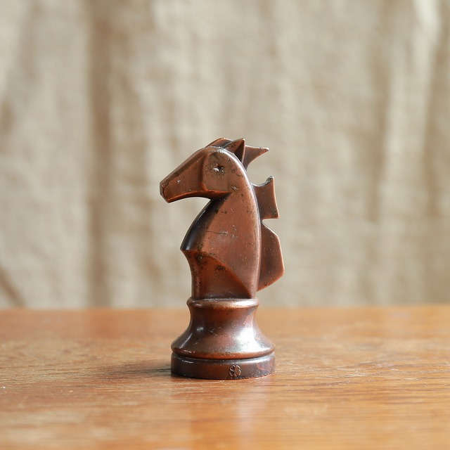 ブロンズのチェスの馬 D