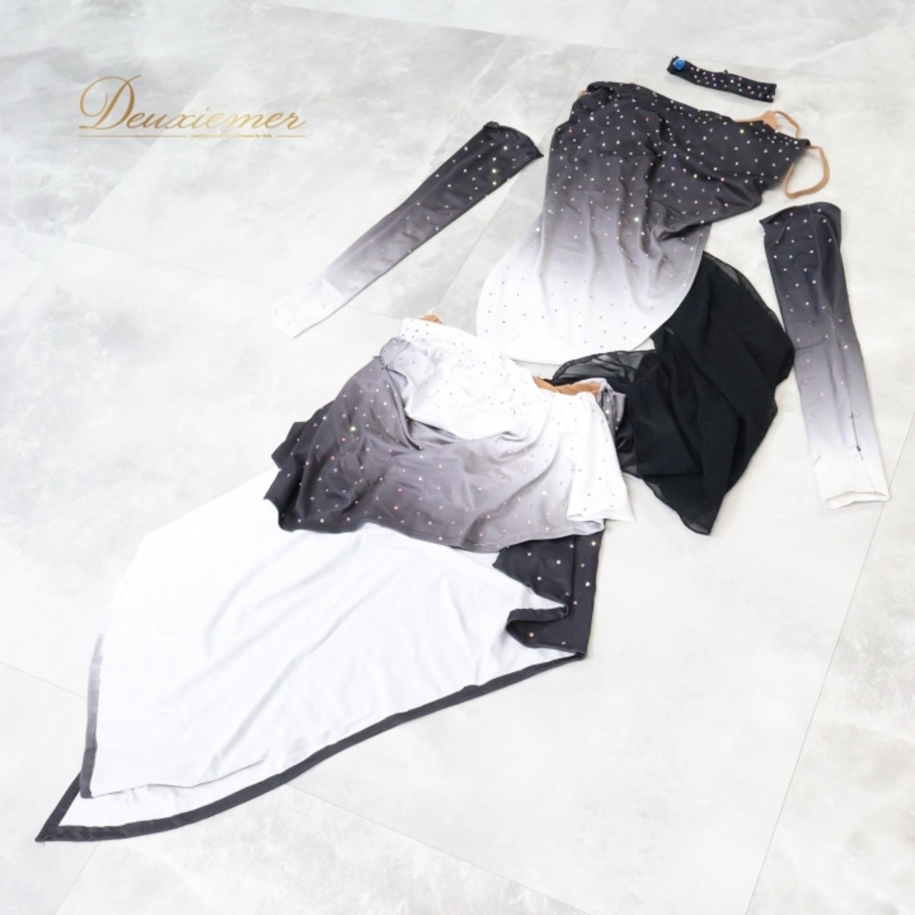 社交ダンス 衣装 ラテン ドレス 上下 黒 白 グラデーション 軽い デモ 競技 ダンス パーティ 発表会 ブラック系 ホワイト系 コスチューム ファッション ステージ衣装 ラテン舞踊 ダンス発表会 ダンス競技用 発表会用衣装 フォーマル ダンスイベント オシャレ 伸縮性 上品 シンプル