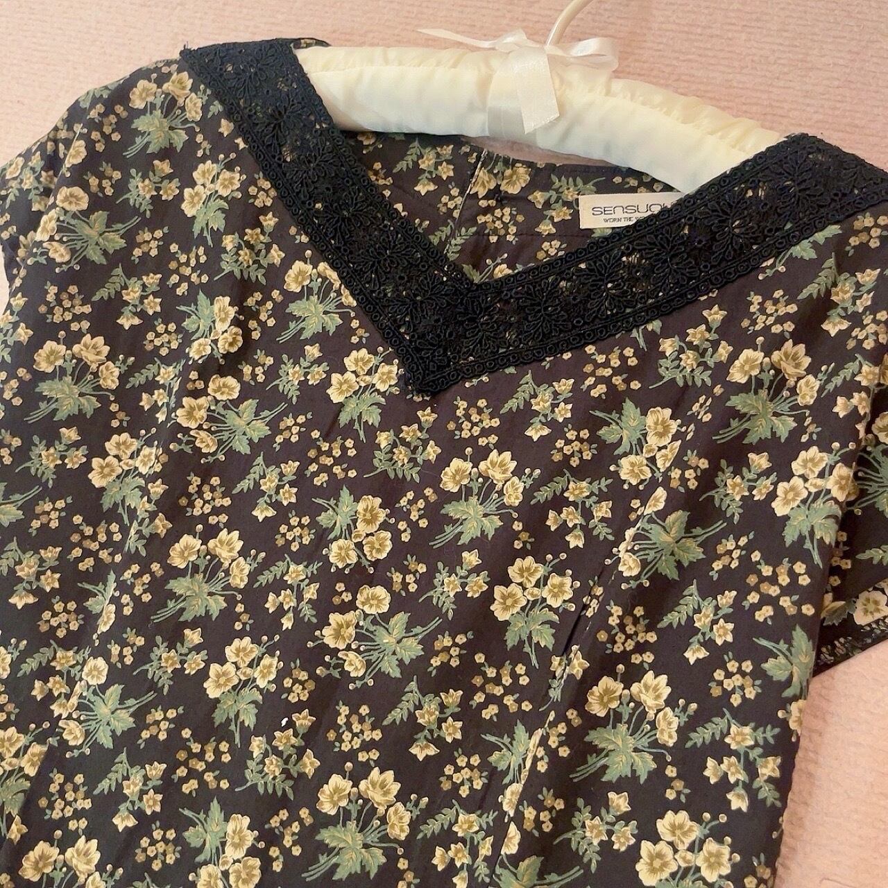 black lace flower tuck one-piece