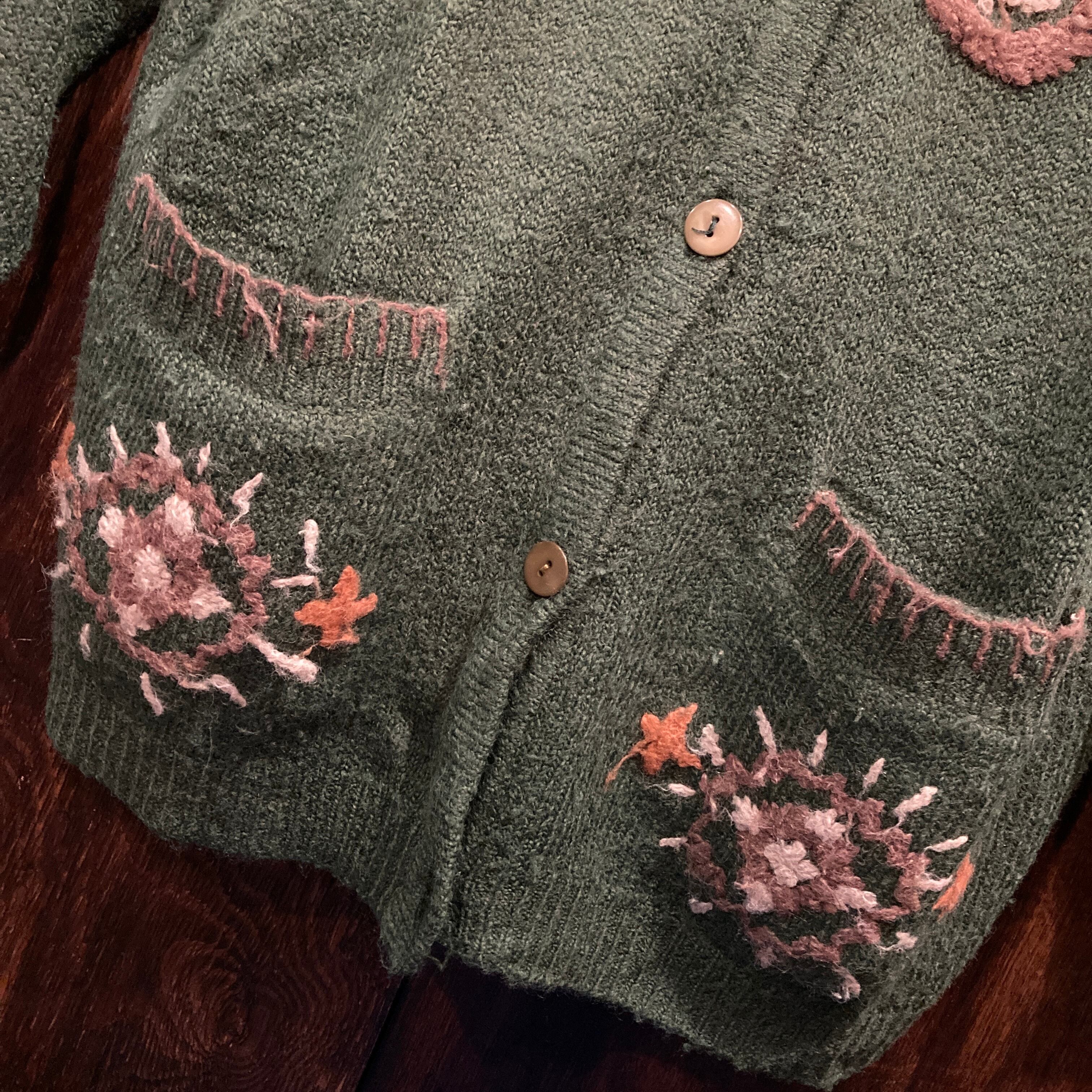 60s 70s USA古着 カラフル 花柄刺繍ニットカーディガン vintage アメリカ製 花柄 ニットカーディガン - 古着屋グレープフルーツ ムーン