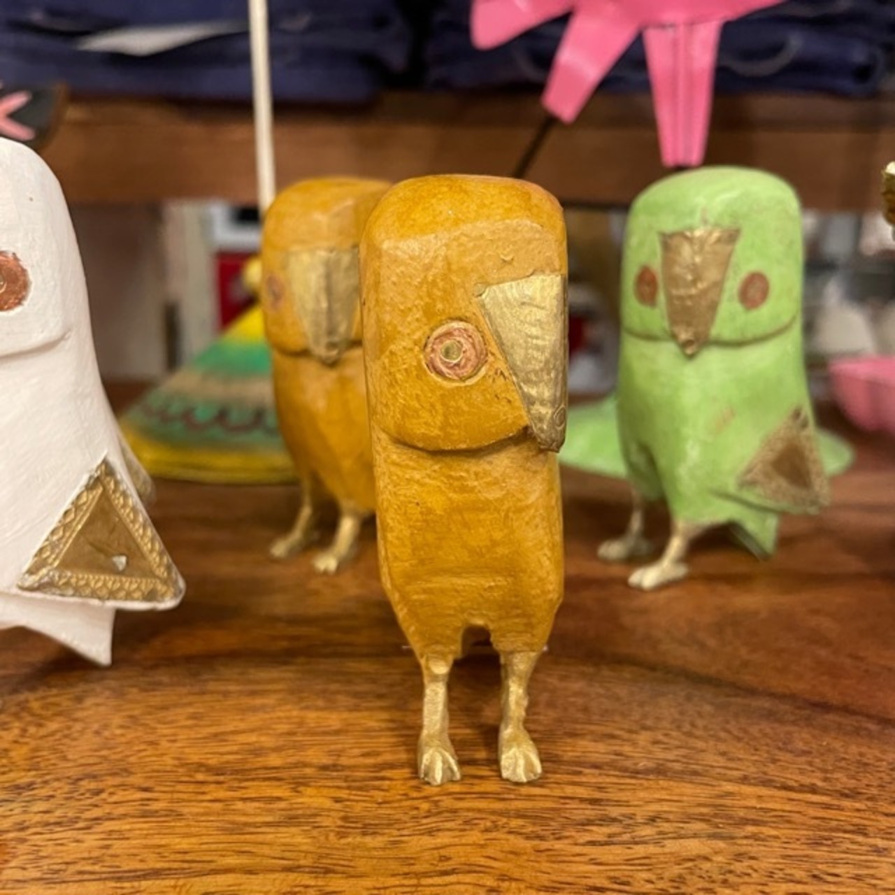 India mango wood owl objet small 3color / インド マンゴーウッド ふくろう オブジェ Sサイズ 全3色 フクロウ 梟 置物 ハンドメイド ナチュラル  天然木 かわいい 動物モチーフ プレゼント ギフト インテリア 雑貨