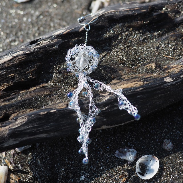 クラゲのフープピアス（ブルー）