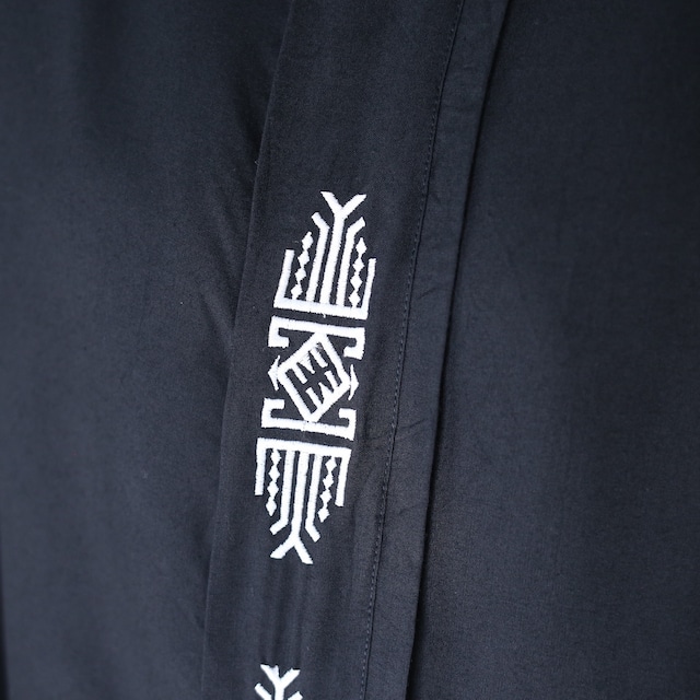 "GOOUCH"  geometry embroidery over silhouette black mode shirt