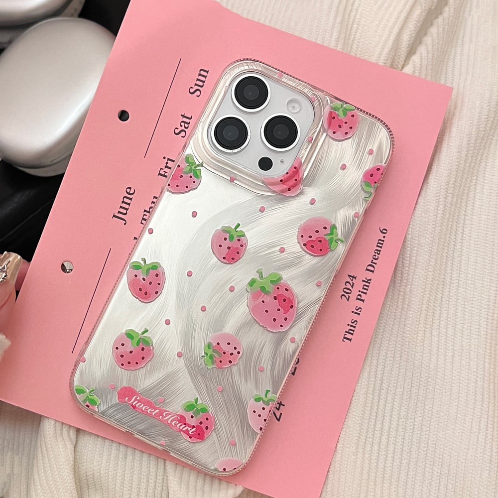 iPhone15対応】かわいい苺がいっぱい◎あまーい！ イチゴ フェザー