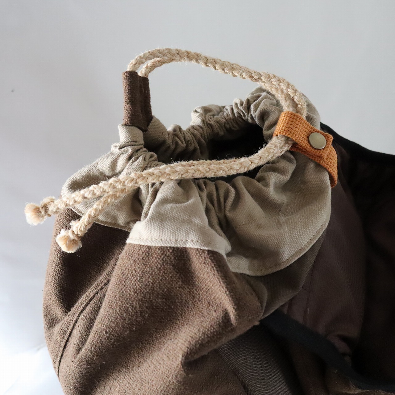 【Deadstock Item】バックパック / Top-flap Draw Backpack/ ブラウン×カーキブラウン・ボトム