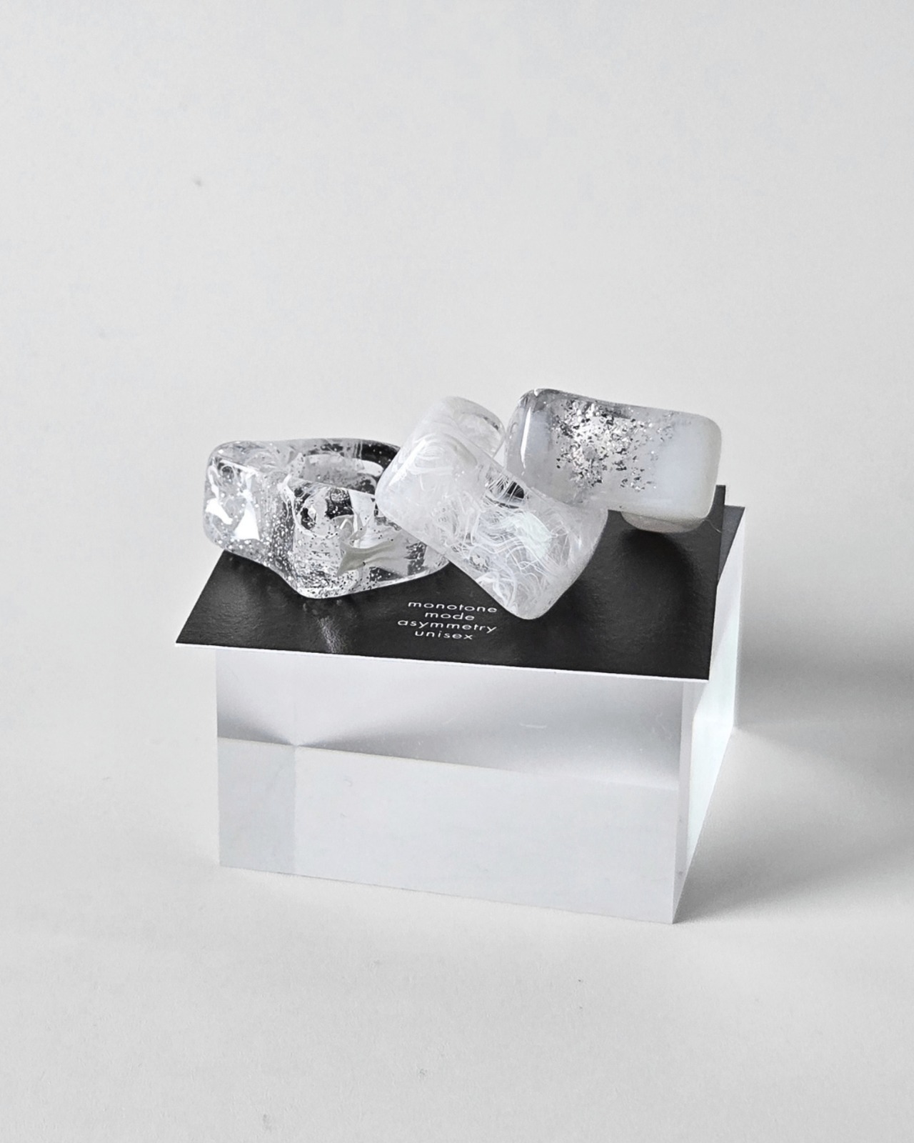 RiNG.  [white] - 4