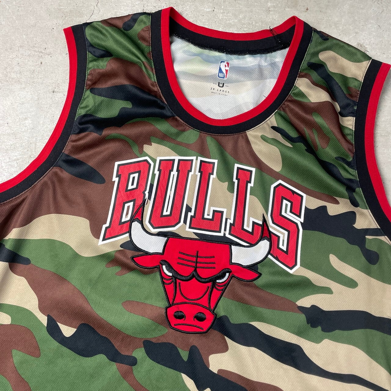 NBA シカゴ・ブルズ 刺繍 迷彩プリント タンクトップ メンズ2XL 古着 