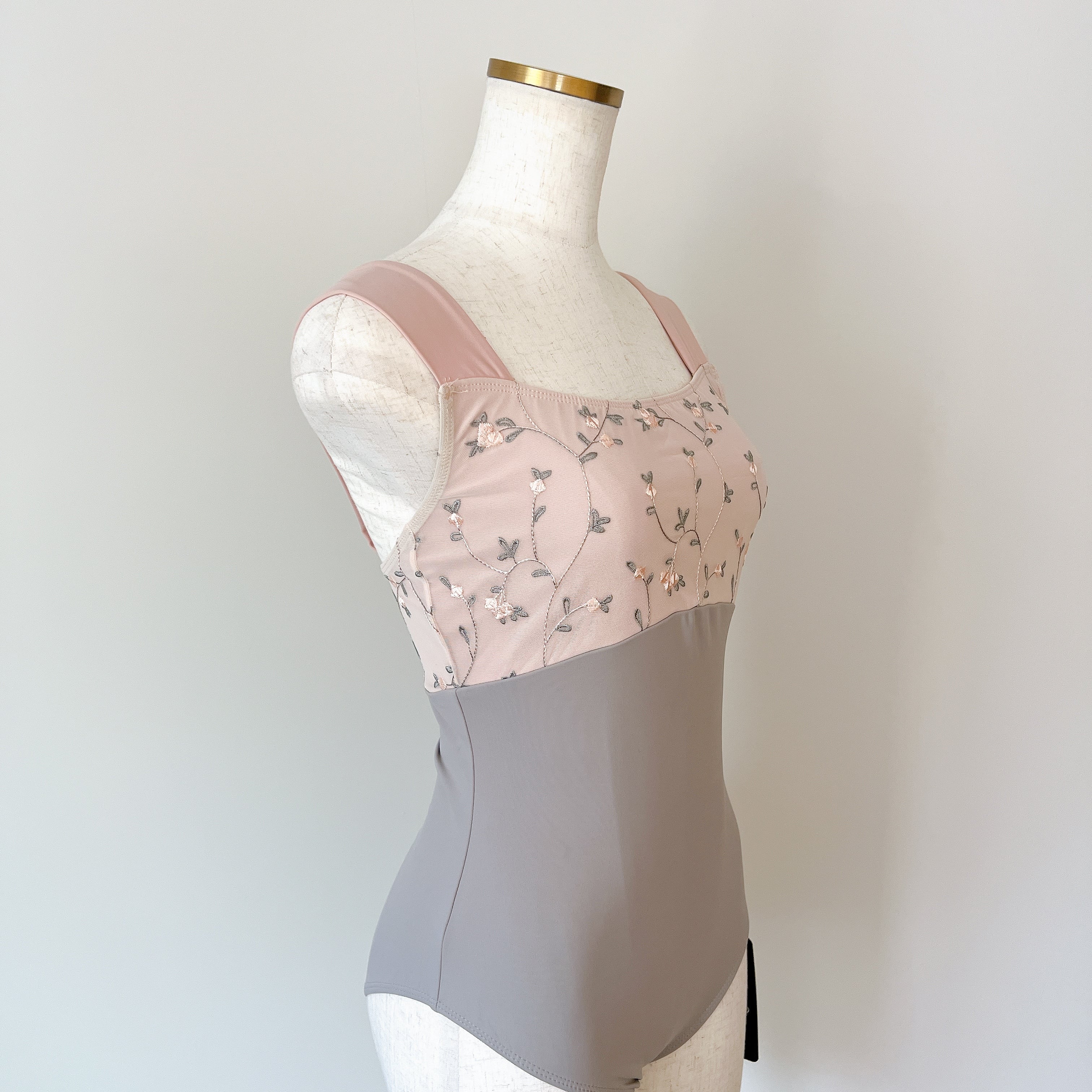 アンティーク イギリス ニードルワーク刺繍ボード プリマドンナ