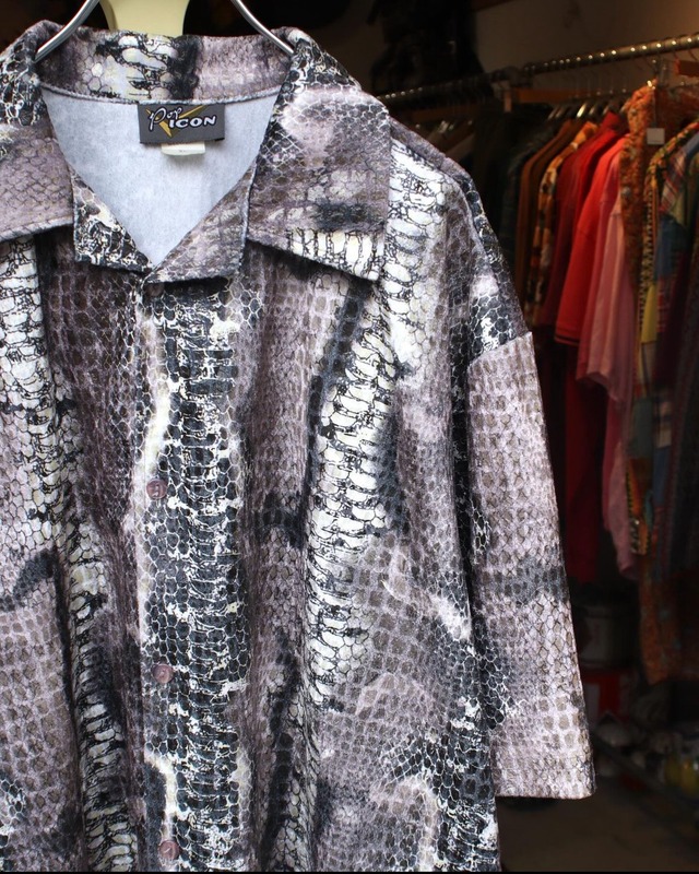 1990s “ pop icon “ python pattern s/s club shirts .  made in usa .  size xlarge .