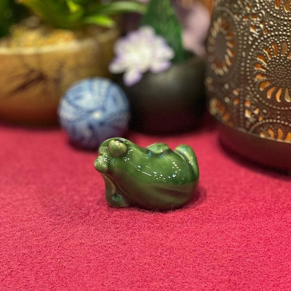 カエルの置物 陶器 お休み蛙 かえる かわいい 置物 梅雨 オブジェ