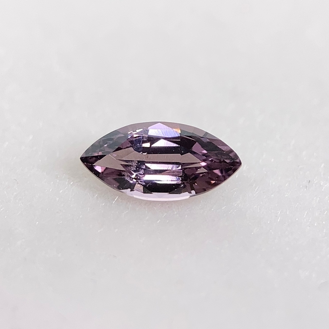 スピネル マーキスカット ルース 0.40ct 紫系 約7mm×3.5mm r-0656