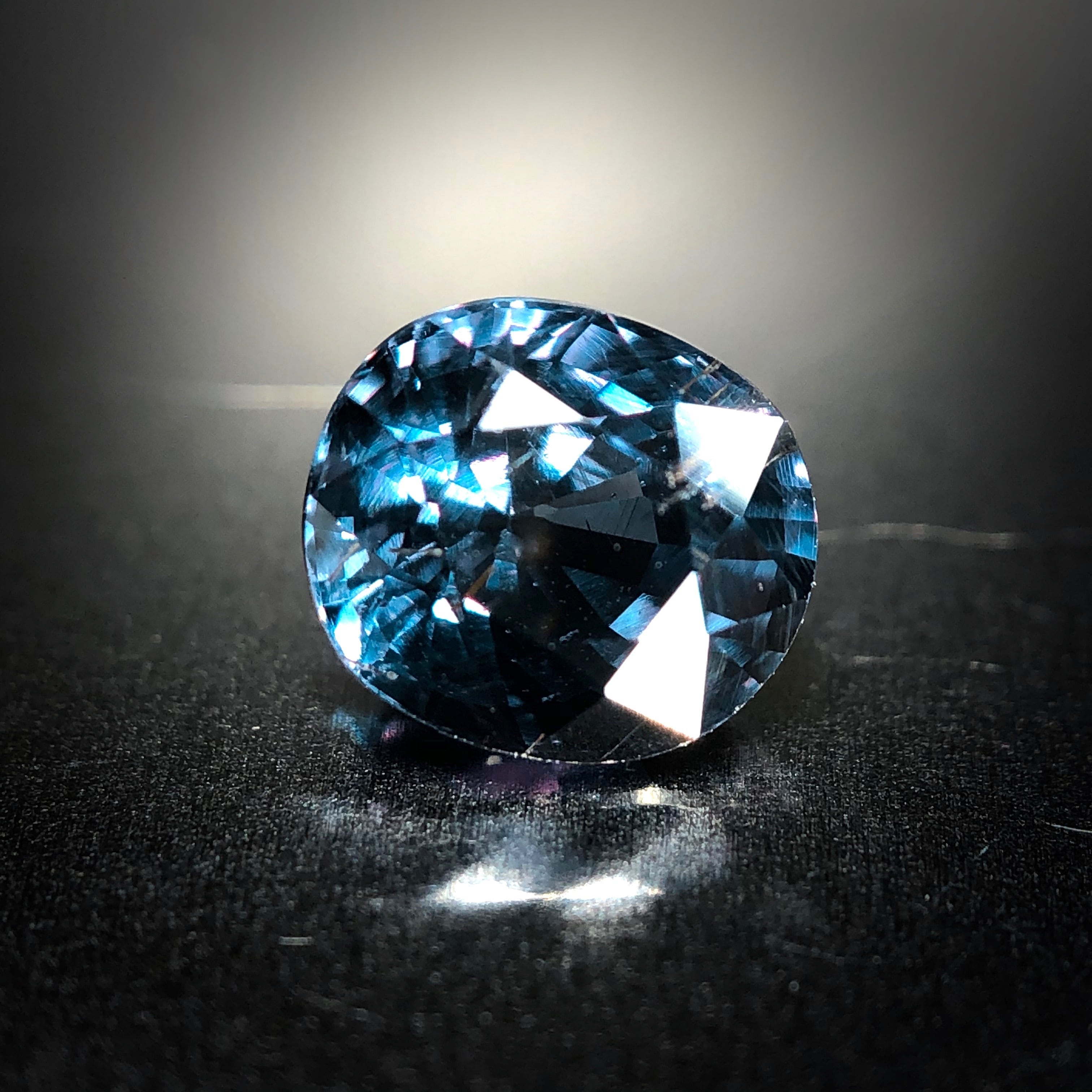 唯一無二の蒼碧色 1.17ct 天然 ベキリーブルーガーネット（カラーチェンジガーネット） | Frederick’s Gems&Jewelry  powered by BASE