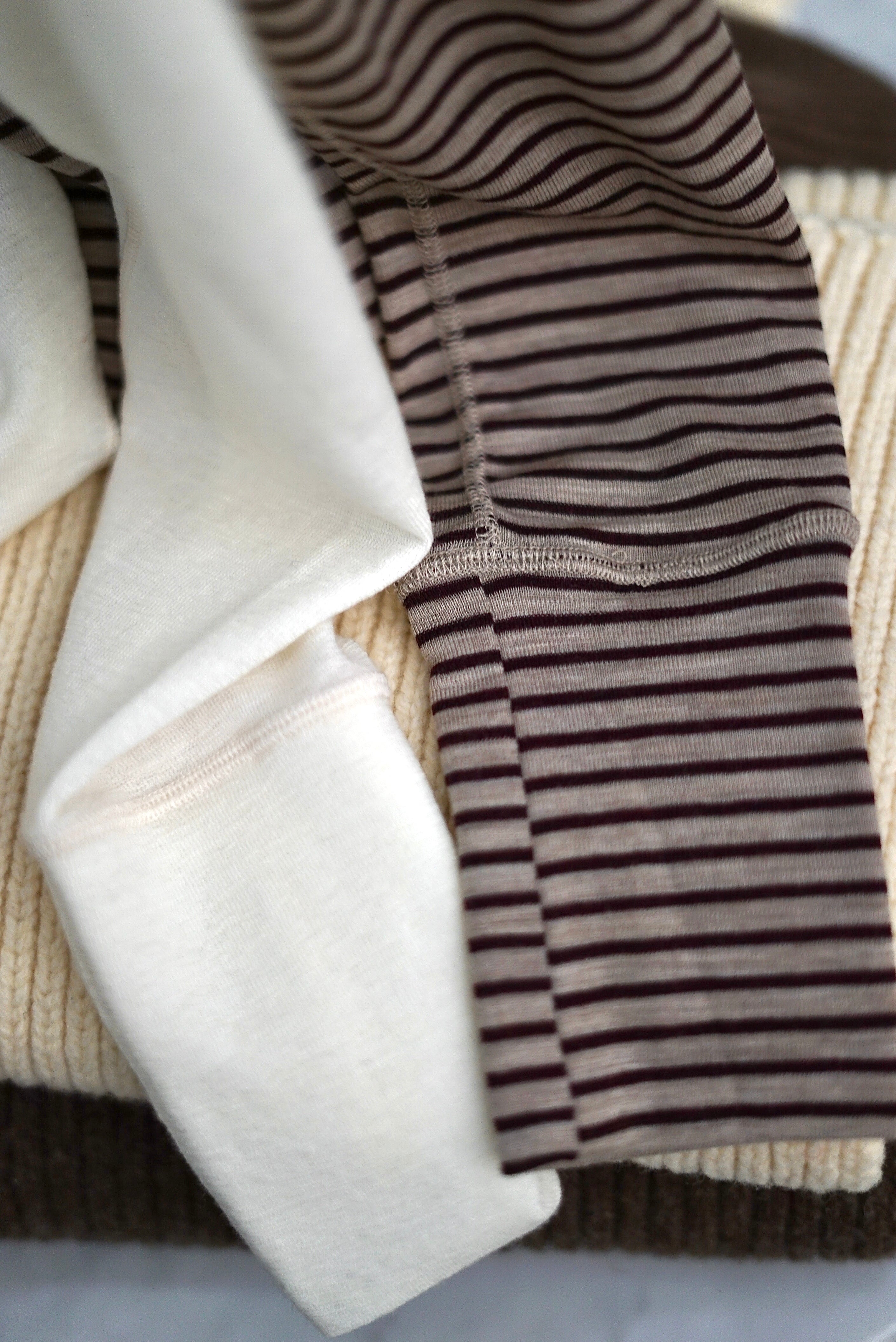 jonnlynx / wool rib high neck tee (white, enji×beige) | JUQUI Online