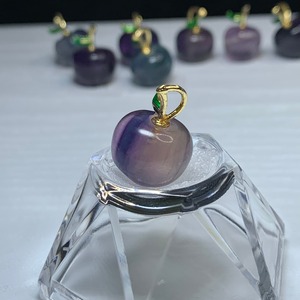 13.フローライトりんご・ペンダントトップ