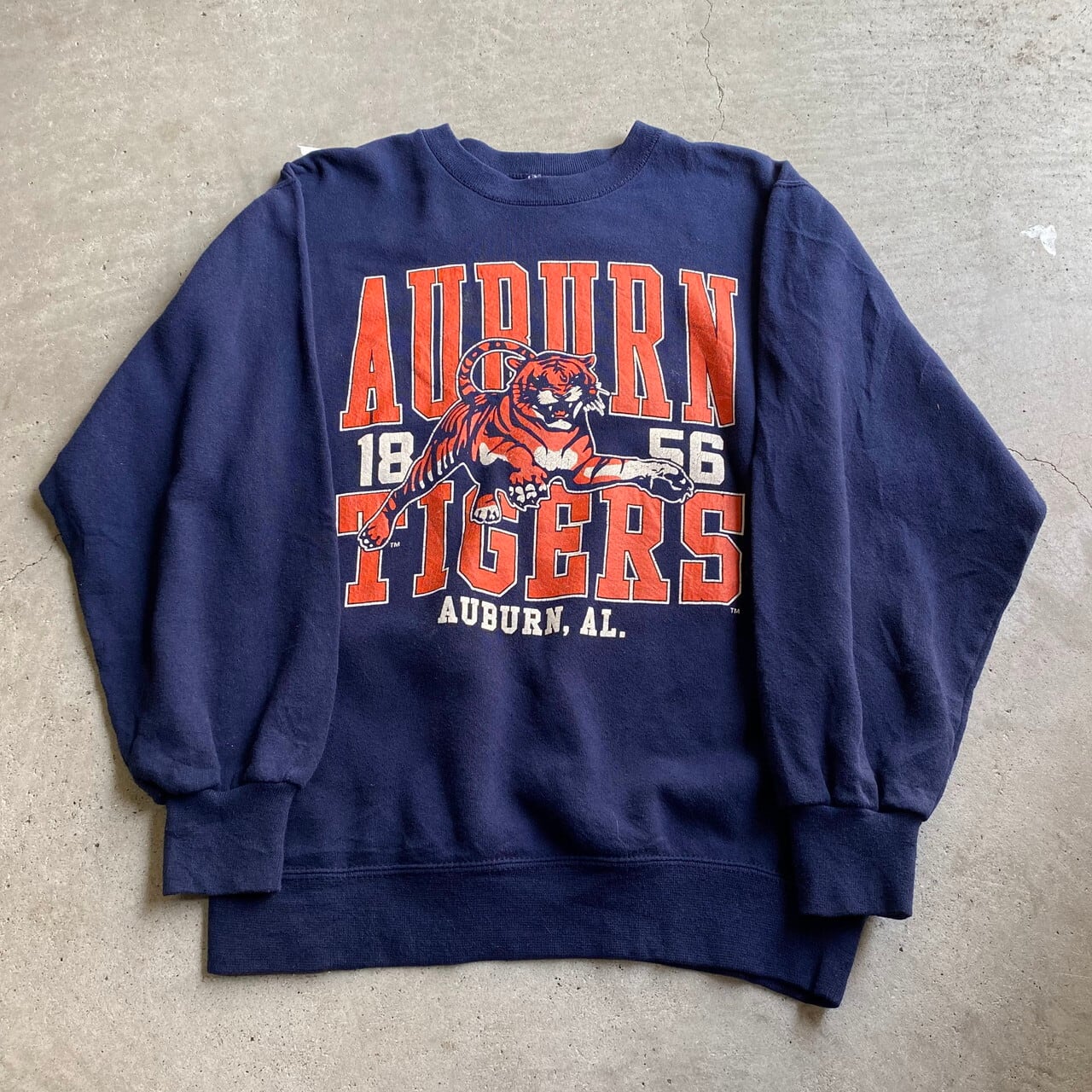 90年代 USA製 AUBURN TIGERS カレッジチームロゴ プリント スウェットシャツ レディースS-M相当 古着 トレーナー 90s  ヴィンテージ ビンテージ ネイビー 紺色【スウェット】【P2000】 | cave 古着屋【公式】古着通販サイト