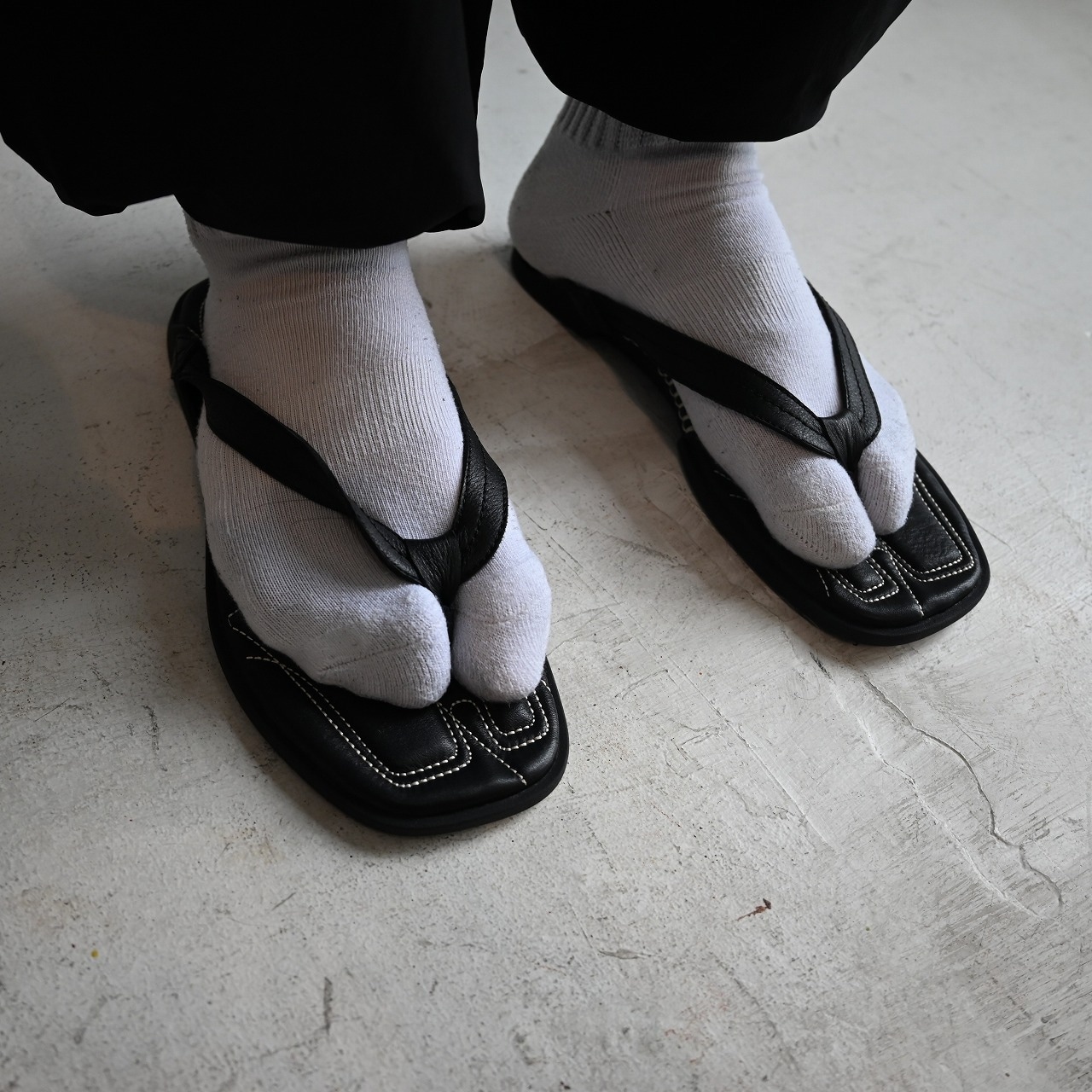 FOOT INDUSTRY / LEATHER SANDAL