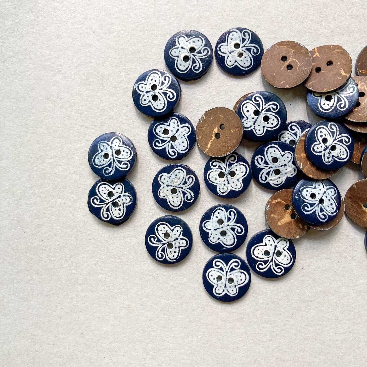 ココナツボタン 黒×ちょうちょ（16mm） | Dua-アクセサリーパーツショップ