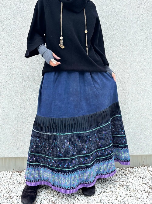 タイ モン族スカート 067 パープル系 ロング 裾ボリューム 贅沢に巻きスカート1枚使用 藍染布 手刺繍 bamiオリジナルパターン