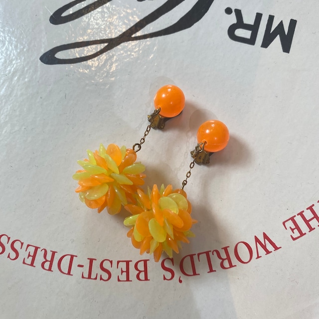 VINTAGE orange pon-pon motif earring